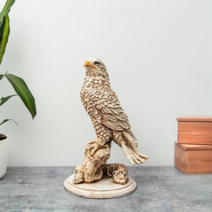 Resin Roaming Eagle Statue Showpiece